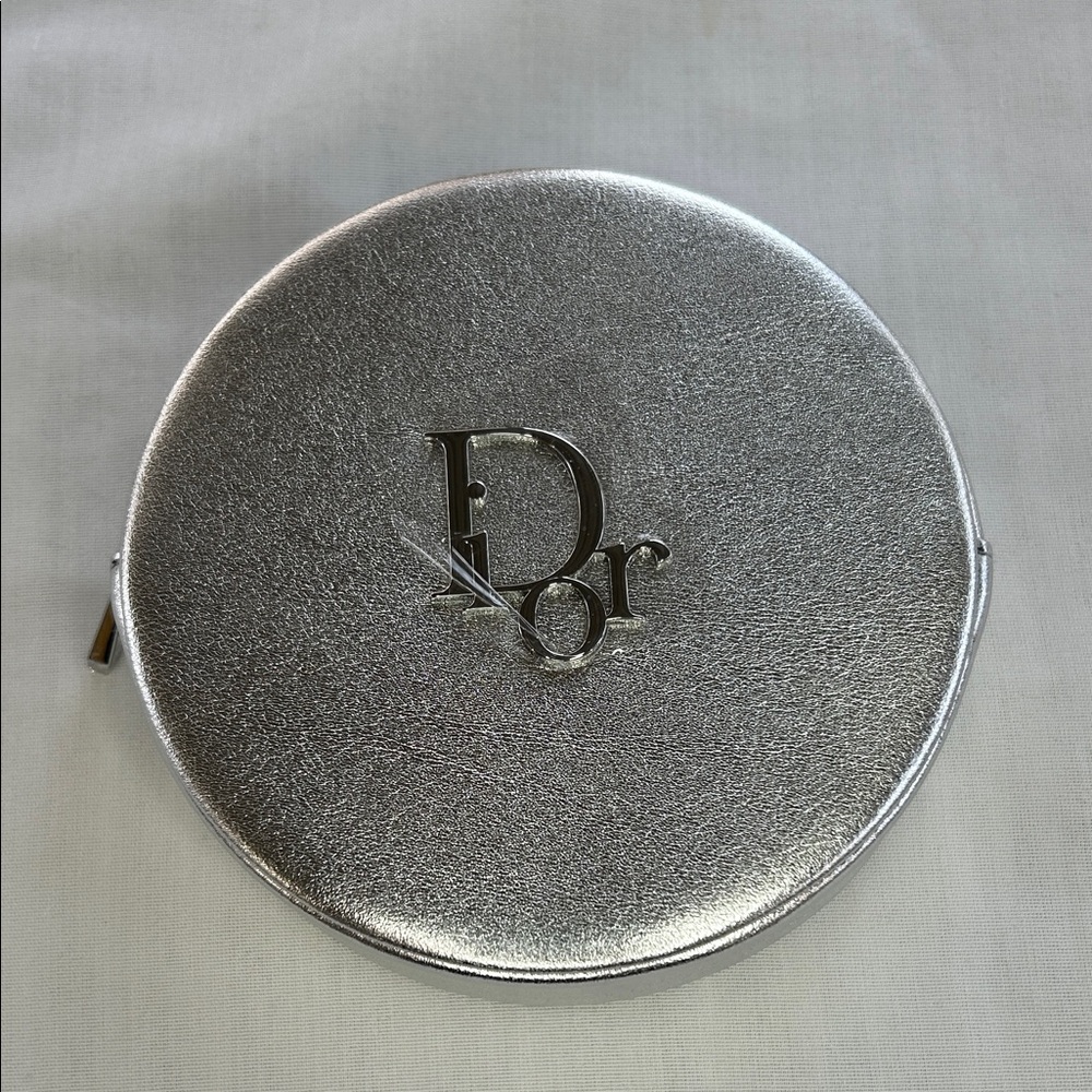 Dior Beauty Silver Metallic Round Zip Around Vanity Case NWT - Picture 2 of 9